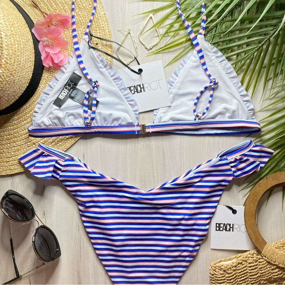 Beach Riot โค๏ธ Striped Ruffle Tri Top | Ruffle Skimpy Bottoms ๐๐ผโโ๏ธ๐๏ธ - Picture 8 of 11